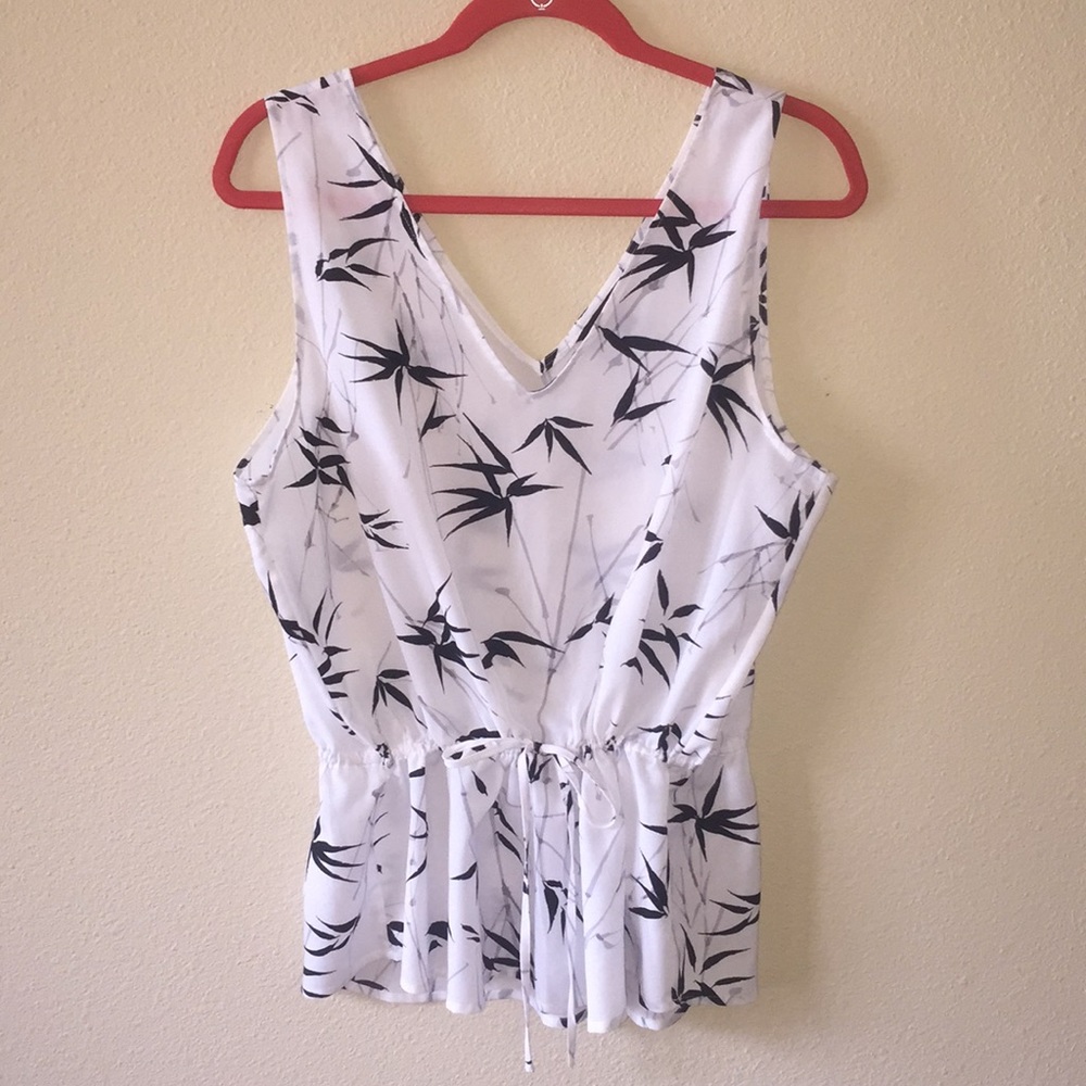 Black and white waist cinch blouse by BR